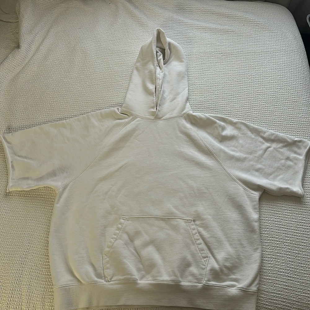 FOG ESSENTIALS
SEASON 1
CUT OFF SLEEVE WHITE HOODIE
NEW